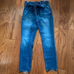 Ashley Mason distressed belted blue jeans. Size 7